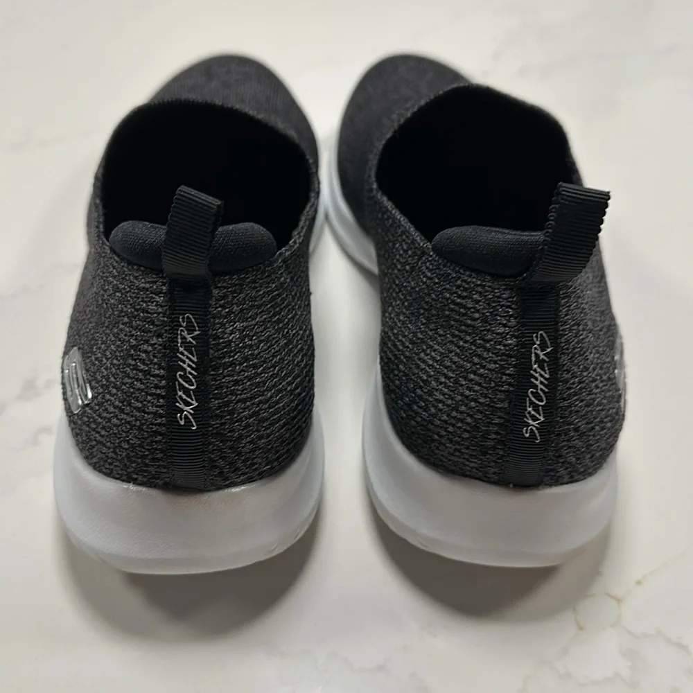 Sketchers Air-Cool Memory Foam Slip on Women’s Sneakers. Size 9.5